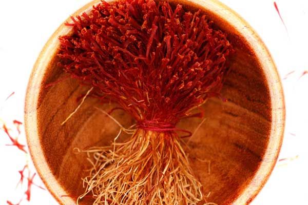 In what way can saffron be used?